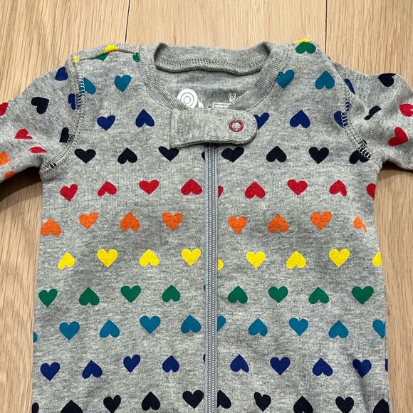 NWOT Primary Baby Newborn Infant Rainbow Hearts Zip Up Footie Pajamas - Picture 4 of 11
